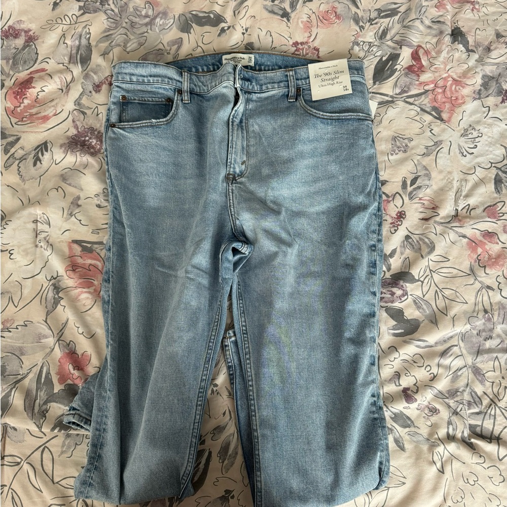 NWT A&F Ultra High Rise 90s Slim Straight Jean - Picture 8 of 12